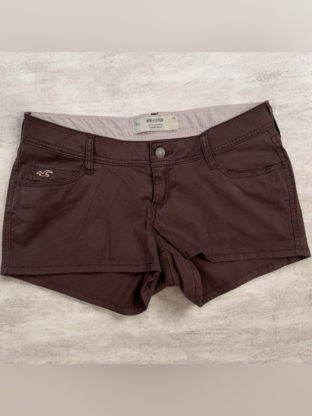 Hollister Ultra Low-Rise Interior Pattern Waistband Twill Shortie Shorts - Picture 3 of 9